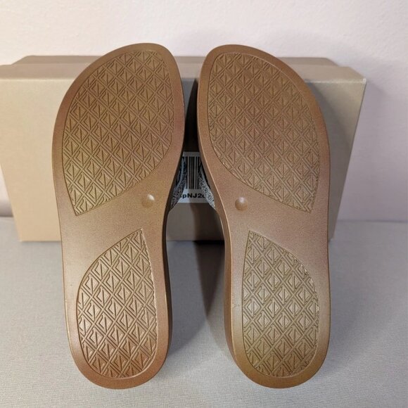 Donald Pliner Fifi Slide Sandals Light Taupe Pebbled Metallic Leather Size 6 - Picture 9 of 11